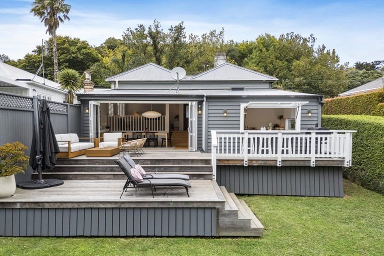 Photo of property in 15 Albert Road, Devonport, Auckland, 0624