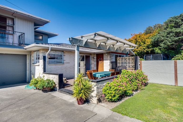 Photo of property in 208 Caroline Place, Mayfair, Hastings, 4122