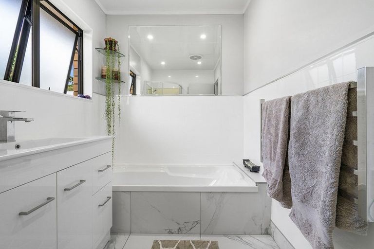 Photo of property in 12 Third Avenue, Avenues, Whangarei, 0110