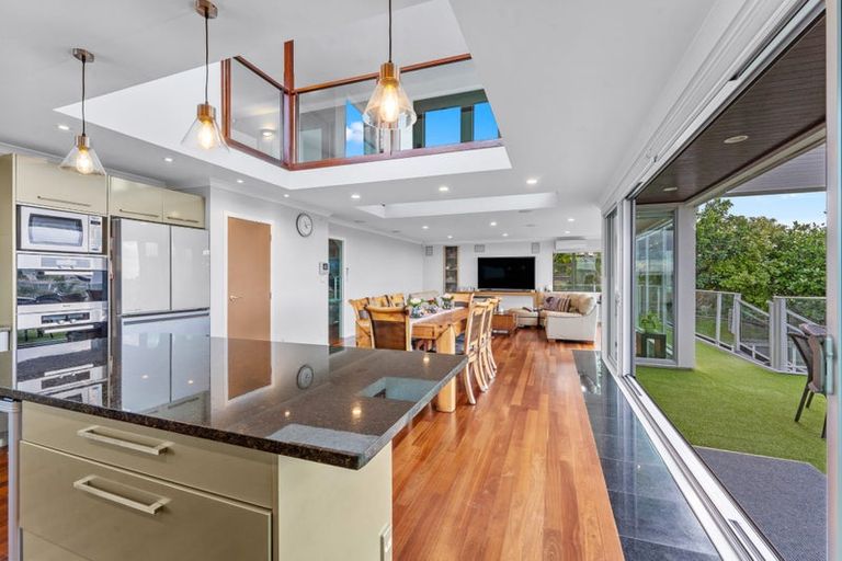 Photo of property in 5b Rahopara Street, Castor Bay, Auckland, 0620