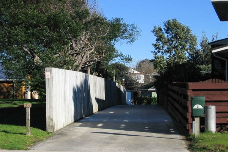 Photo of property in 21 Frimley Terrace, Waikanae Beach, Waikanae, 5036
