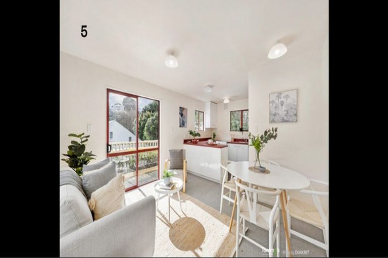 Photo of property in 8 Alameda Terrace, Aro Valley, Wellington, 6021