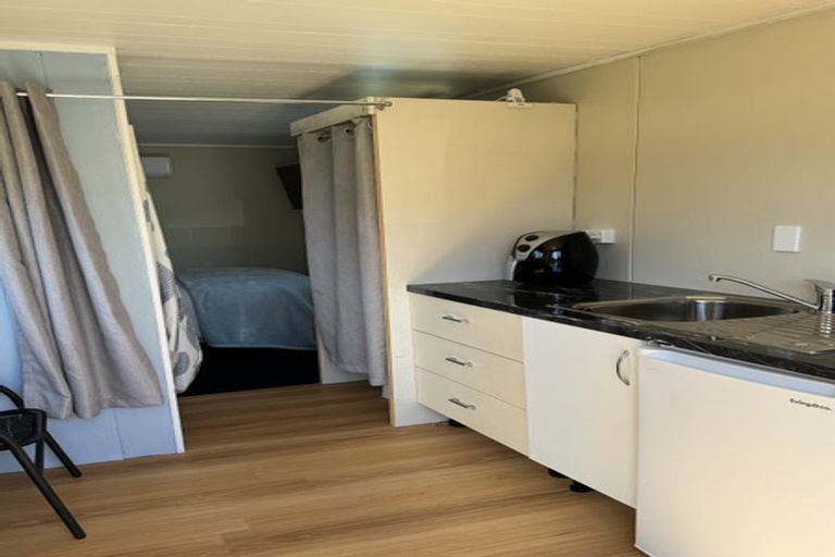 Photo of property in 22 Vina Place, Massey, Auckland, 0614