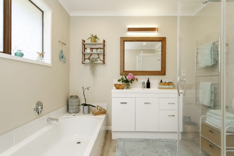 Photo of property in 5 Tobin Place, Richmond Heights, Taupo, 3330