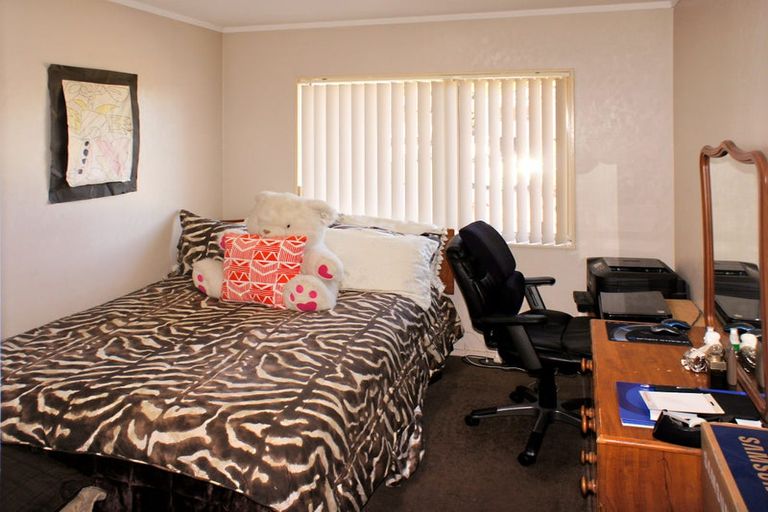 Photo of property in 1/10 Lowburn Place, Clover Park, Auckland, 2019