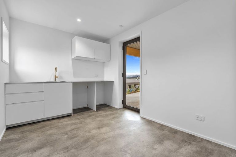 Photo of property in 33 Tomtit Crescent, Lake Hawea, 9382