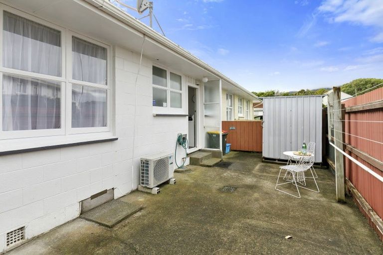 Photo of property in 1a Saulbrey Grove, Woburn, Lower Hutt, 5010