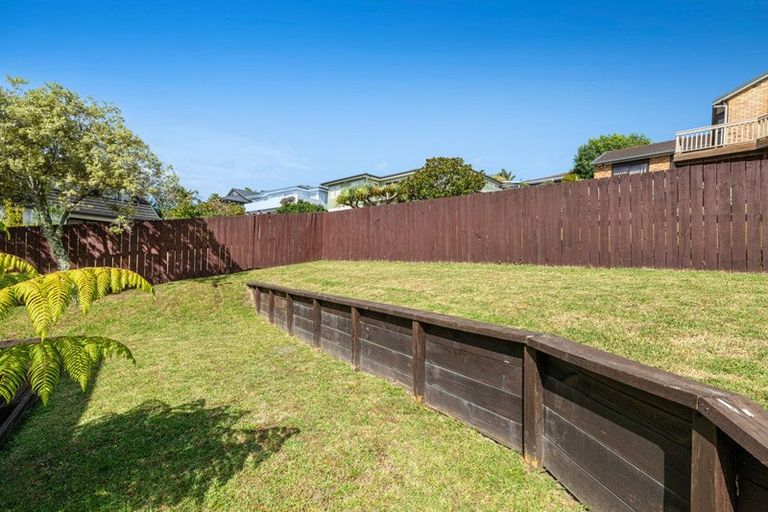 Photo of property in 24 Goldfinch Rise, Unsworth Heights, Auckland, 0632