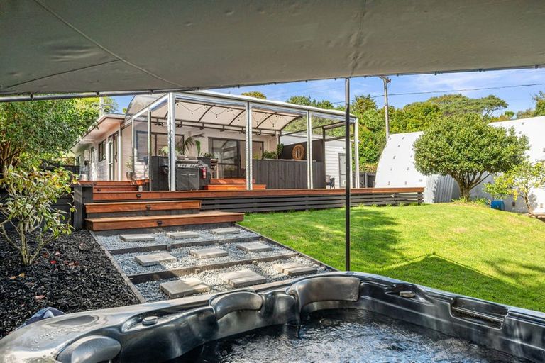Photo of property in 51 Makiri Street, Helensville, 0800