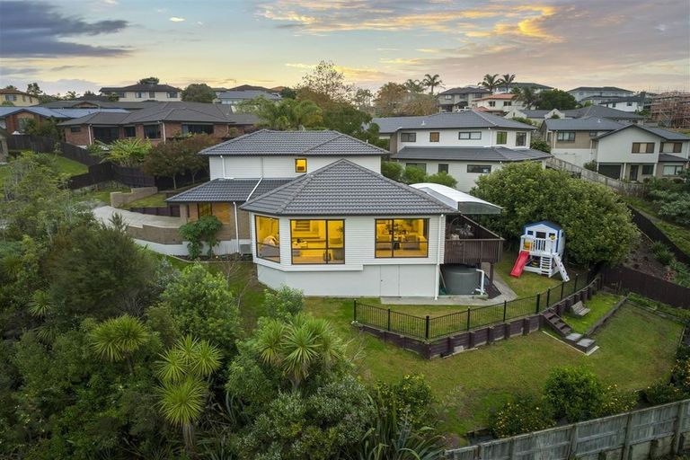 Photo of property in 31 Trotting Terrace, Fairview Heights, Auckland, 0632