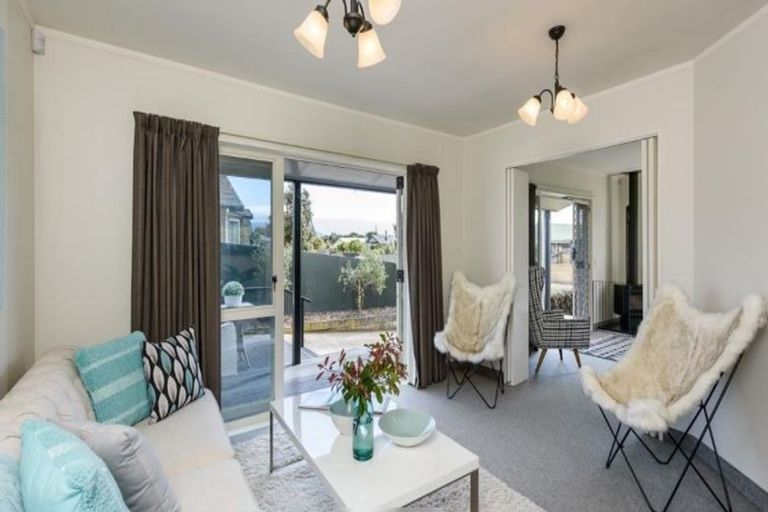 Photo of property in 32 Rutherford Drive, Waikanae Beach, Waikanae, 5036