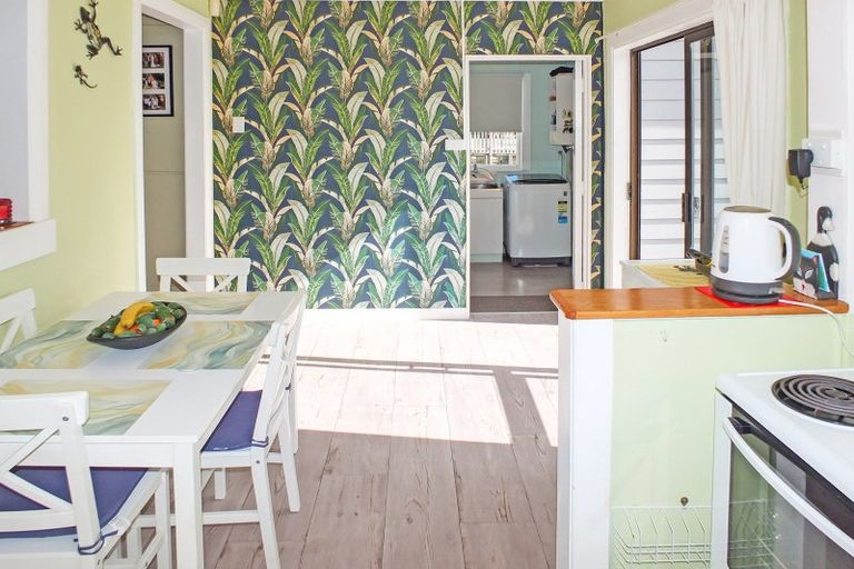 Photo of property in 15 Roore Street, Foxton Beach, Foxton, 4815