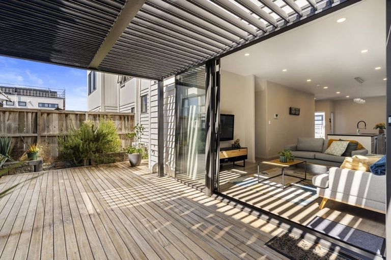 Photo of property in 42 Waihou Crescent, Albany Heights, Auckland, 0632