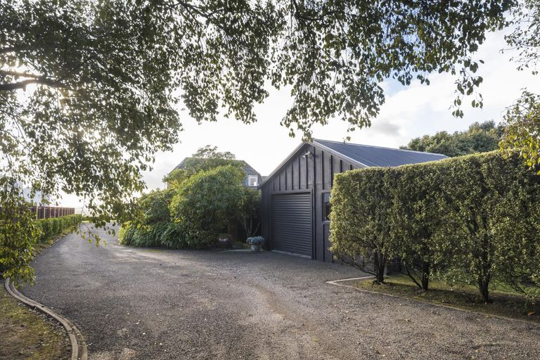 Photo of property in 38 Titirangi Drive, Fitzherbert, Palmerston North, 4471