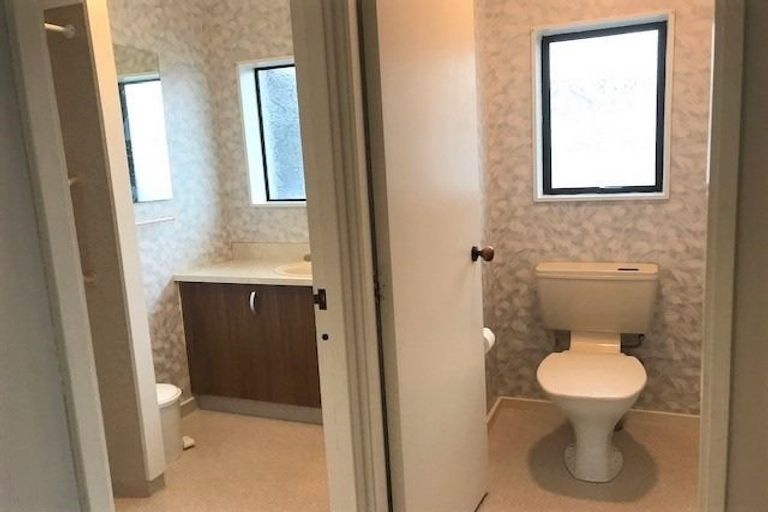 Photo of property in 2/5 Rawhiti Street, Vogeltown, New Plymouth, 4310