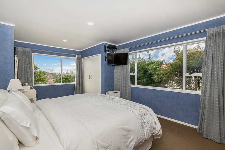 Photo of property in 21 Robin Lane, Browns Bay, Auckland, 0630