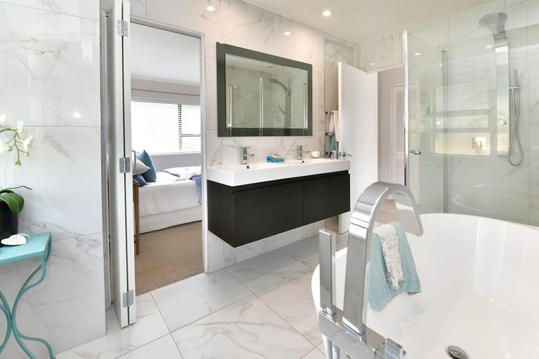 Photo of property in 1/91 Aberdeen Road, Castor Bay, Auckland, 0620