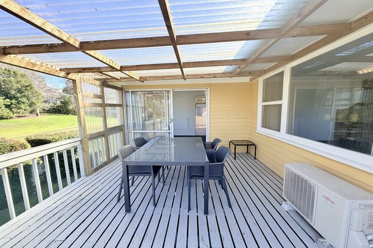 Photo of property in 14 Heather Place, Sunnynook, Auckland, 0620