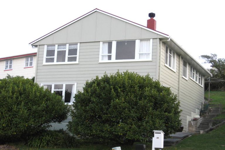 Photo of property in 38 Ruskin Road, Newlands, Wellington, 6037