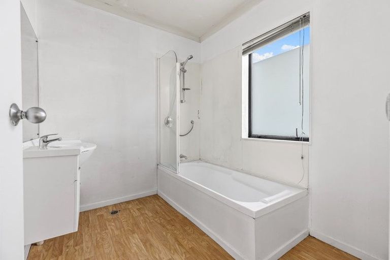 Photo of property in 8/17 Harbour View Road, Te Atatu Peninsula, Auckland, 0610