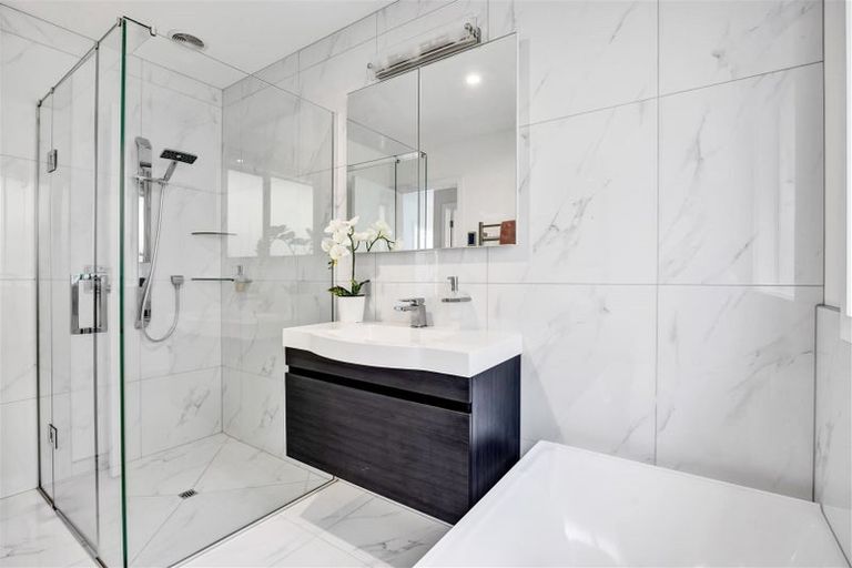 Photo of property in 4 Vardon Way, Waiwhakaiho, New Plymouth, 4312