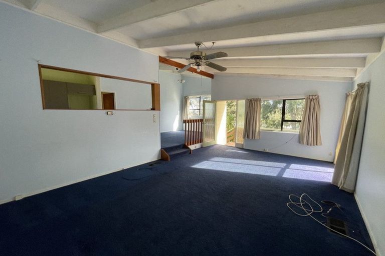 Photo of property in 8 Fitzherbert Avenue, West Harbour, Auckland, 0618