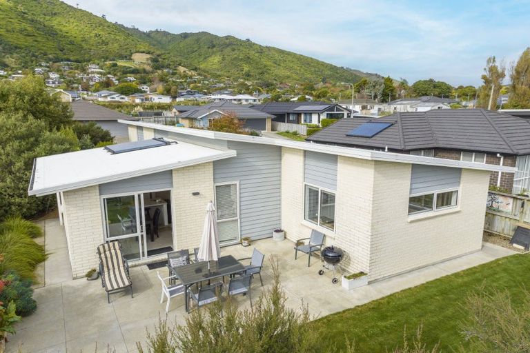 Photo of property in 23 Mahia Lane, Waikanae, 5036