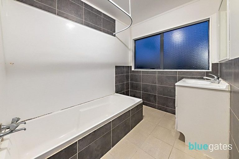 Photo of property in 28 Barneys Farm Road, Clendon Park, Auckland, 2103
