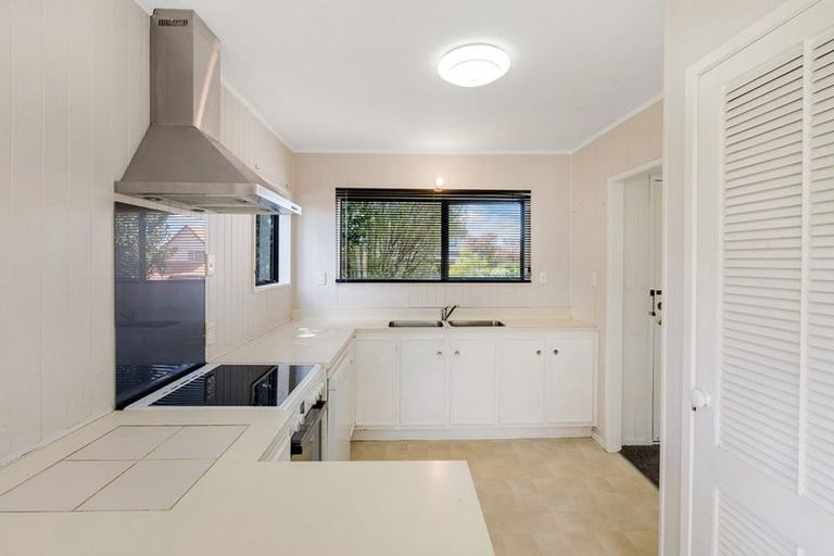 Photo of property in 1/42 Lexington Drive, Botany Downs, Auckland, 2010