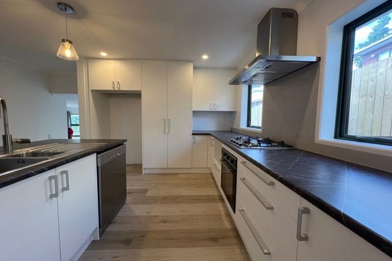 Photo of property in 51 Verran Road, Birkenhead, Auckland, 0626