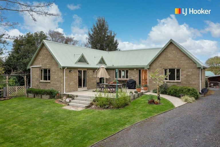 Photo of property in 19 Skerries Street, Outram, 9019