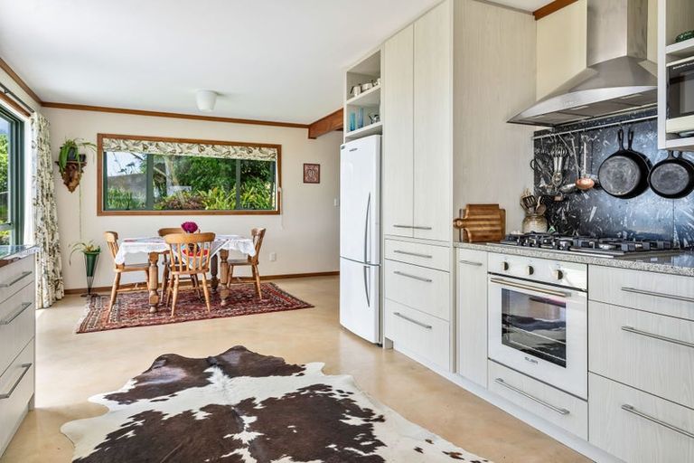 Photo of property in 275 Massey Road, Waipu, 0582