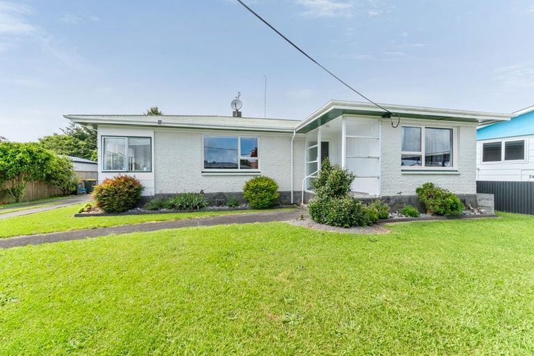 Photo of property in 13 Parris Street, Waitara, 4320