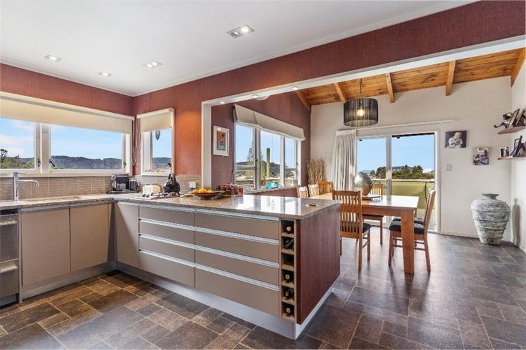 Photo of property in 10 Gregory Lane, Whangamata, 3691