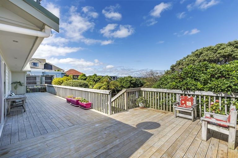 Photo of property in 4 Corlett Road, Plimmerton, Porirua, 5026