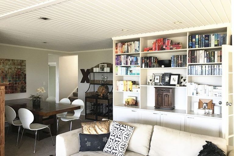 Photo of property in 1b Burford Place, Mellons Bay, Auckland, 2014