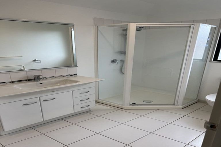 Photo of property in 24 Oakford Close, Riccarton, Christchurch, 8011