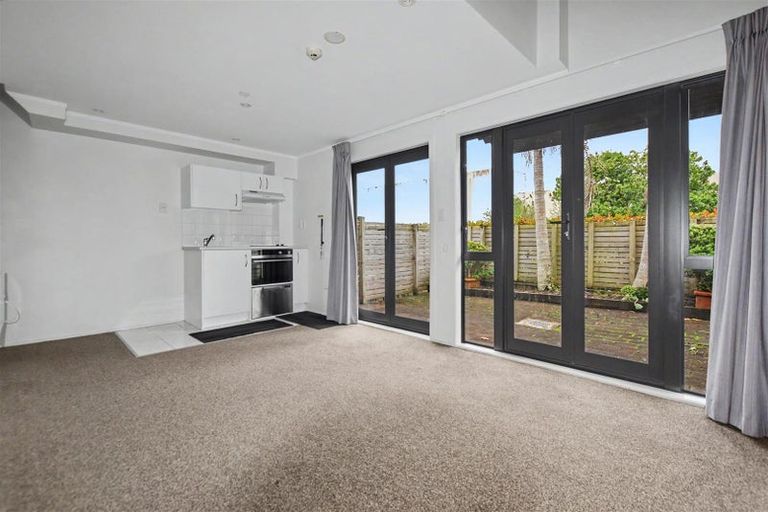 Photo of property in 24a/30 Westward Ho, Glen Eden, Auckland, 0602