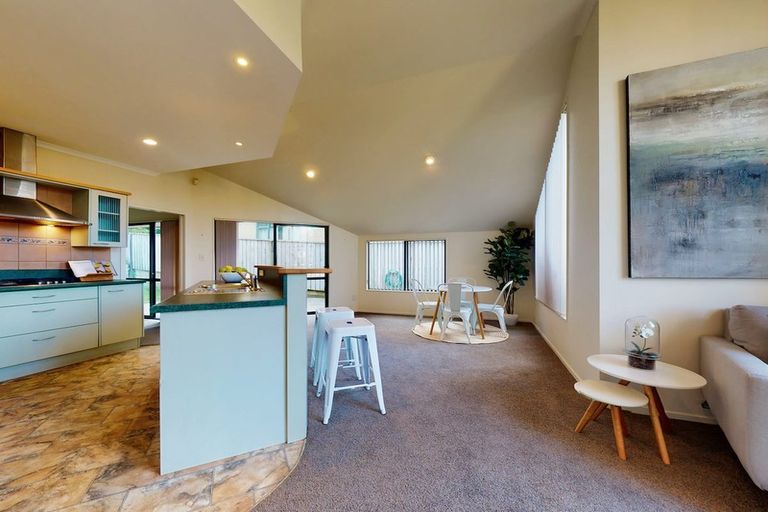 Photo of property in 23 Amesbury Drive, Churton Park, Wellington, 6037