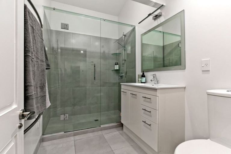 Photo of property in 6 Birchwood Grove, Greenhithe, Auckland, 0632