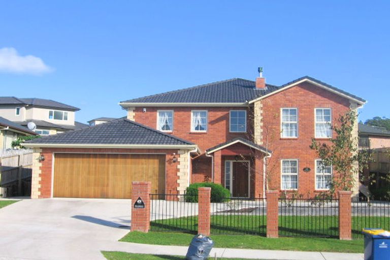 Photo of property in 24 Fairford Avenue, Henderson, Auckland, 0612