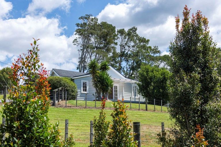 Photo of property in 72 Pebble Brook Road, Waitoki, 0994