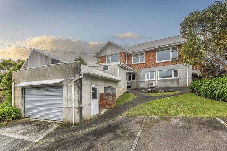 Photo of property in 5 Coates Street, Tawa, Wellington, 5028