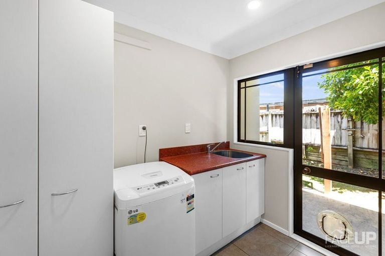 Photo of property in 57 Wiseley Road, West Harbour, Auckland, 0618