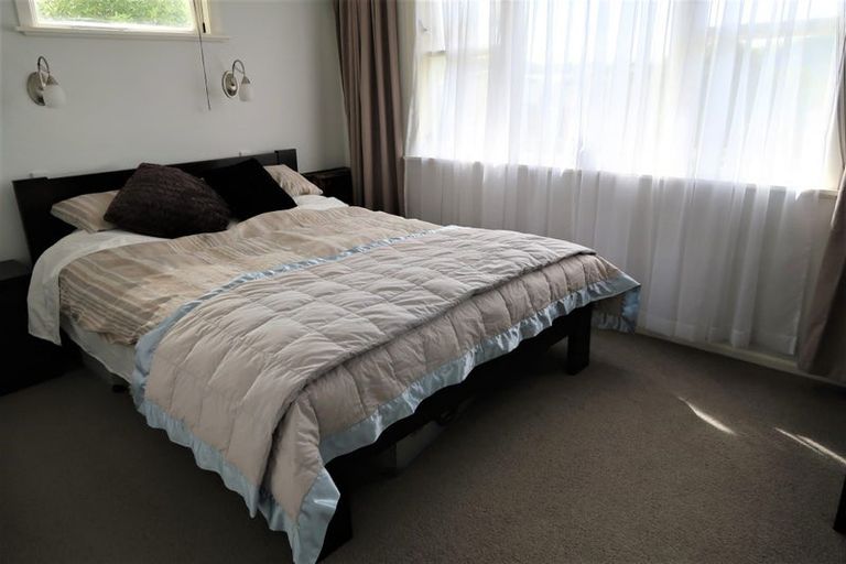 Photo of property in 1 Mckelvey Place, Tawa, Wellington, 5028