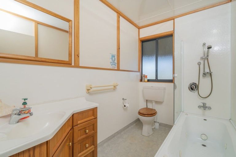 Photo of property in 20 The Crowsnest, Cooks Beach, Whitianga, 3591