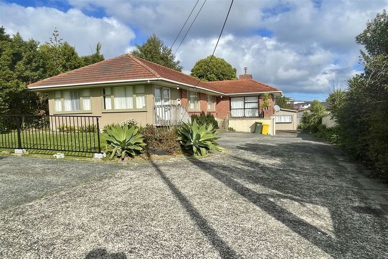 Photo of property in 29 Awaroa Road, Sunnyvale, Auckland, 0612
