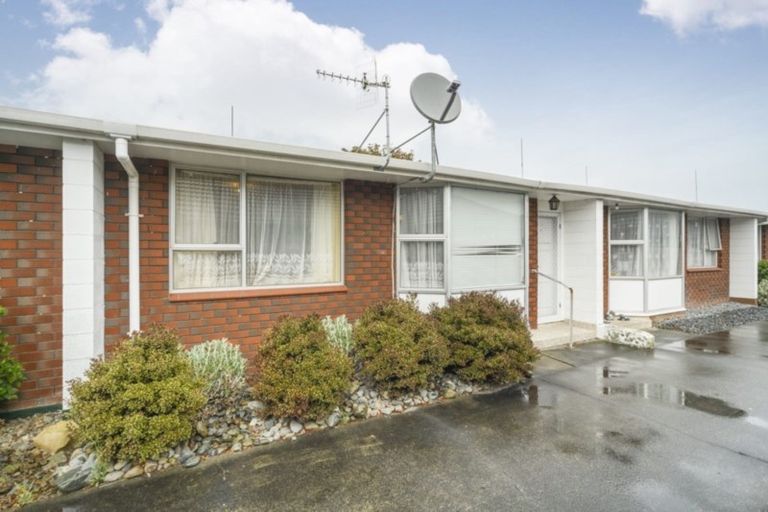 Photo of property in 2/132 Heretaunga Street, Palmerston North, 4414