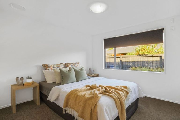 Photo of property in 76 Willowview Drive, Redwood, Christchurch, 8051