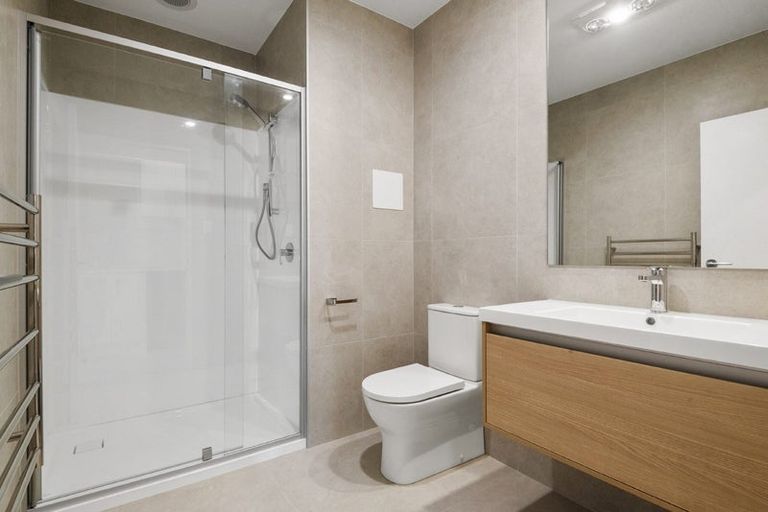 Photo of property in 1/3 Parapara Place, Albany, 0632